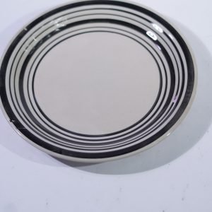 Assiette Marron Avec motifs circulaires