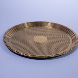 Plat doré avec couvercle